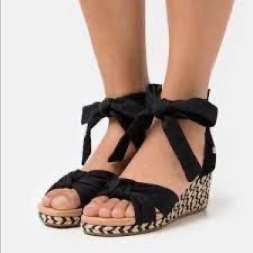 NWT UGG Yarrow Espadrille Platform Wedge Sandals